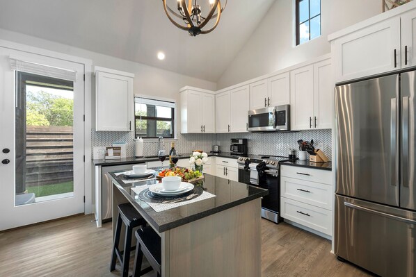 Condo, Multiple Beds, Hot Tub, Pool View | Private kitchen