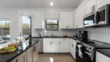 Kondominium, Beberapa Tempat Tidur, hot tub, pemandangan kolam renang | Dapur pribadi | Lemari es, microwave, oven, dan kompor