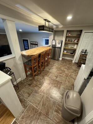 冷蔵庫、電子レンジ、コーヒー / ティーメーカー、電気ポット