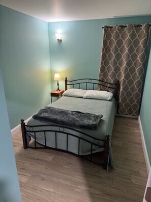 2 bedrooms, travel crib, free WiFi, bed sheets
