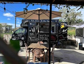Outdoor dining - Appartement à Quelques pas de la mer (Calodyne)
