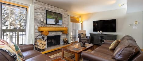 Smart TV, fireplace