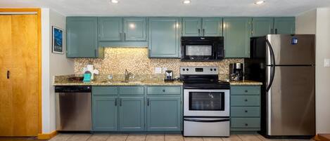 冰箱、微波炉、烤箱、炉灶