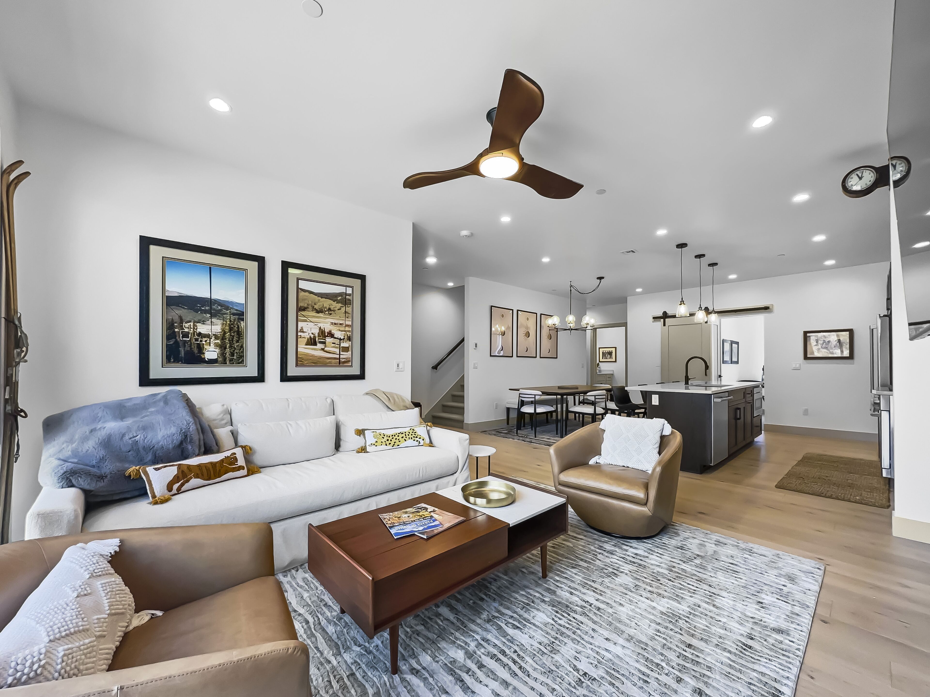 Modern Townhome, Amazing views from the Rooftop Hot tub 541