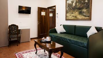 Classic Suite | Living area