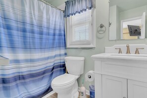 Bathroom - Pet Friendly, Ocean Front, 3 Ensuite BR! (Emerald Isle)