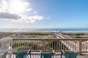 Property grounds - Dogs OK! 3BR/Bonus Room - Ocean Front! (Emerald Isle)