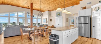 Oceanfront 6BR w/ Stunning Views, Decks & DOGS OK!