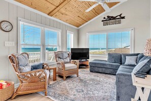 Smart TV, stereo - 4BR Ocean Front - Dogs OK! (Emerald Isle)