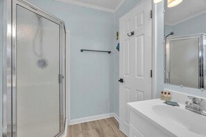 Bathroom - 4BR Ocean Front - Dogs OK! (Emerald Isle)