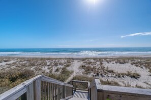 On the beach - 4BR Ocean Front - DOG OK - Close to town! (Emerald Isle)