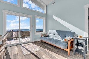 TV, stereo - Open Thanksgiving Week! Ocean front & DOGS OK!! (Emerald Isle)