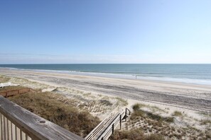 On the beach - 3BR- Dogs OK- Ocean Front - Master Suite (Emerald Isle)