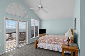 4 bedrooms, iron/ironing board, WiFi, bed sheets - 4BR duplex close to town and ocean front! (Emerald Isle)