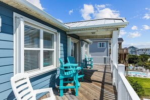 Property grounds - Ocean and Sound Views - Pet Friendly! (Emerald Isle)