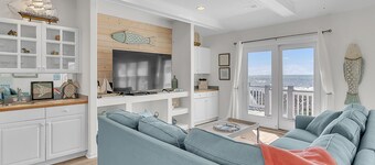 Top Level 2BR Condo - Awesome Ocean Views at Pier Pointe 1B3 West!