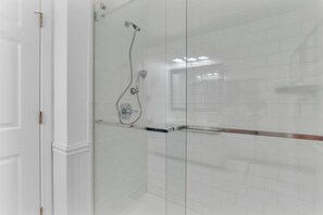 Bathroom - 4BR w/ Private Pool! 2nd Row to Beach (Emerald Isle)