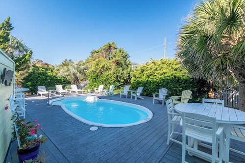 4BR w/ Private Pool! 2nd Row to Beach