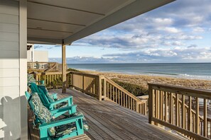 Property grounds - Classic Ocean Front Cottage - 1 Level and close to town! (Emerald Isle)