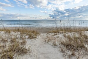 On the beach - Classic Ocean Front Cottage - 1 Level and close to town! (Emerald Isle)