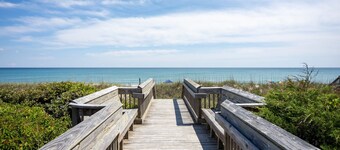 POOL & DOGS WELCOME! Easy Beach Access