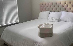 2 habitaciones, tabla de planchar con plancha, wifi y ropa de cama