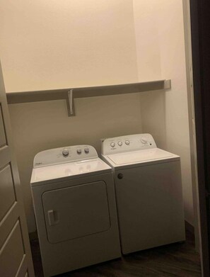 Interior - Luxury 2 King Bed 2 Bath Apt; Downtown Houston Walking Distance to Toyota Center (Houston)