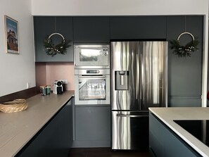 Frigorifero, microonde, forno, lavastoviglie