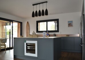 Kühlschrank, Mikrowelle, Ofen, Geschirrspüler