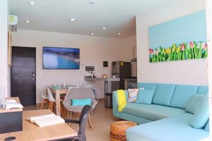 Living area - Incredible Pool, All Equipped, Security 24/7

 (apt H 503 Poligono Sur, Sm. 320,Cancún)