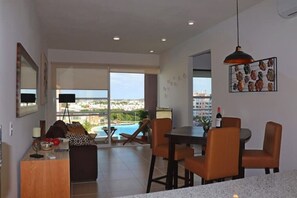 Dining - WOW Spectacular lagoon+Tours+Car Rental

 (apt J 701 Poligono Sur, Sm. 320,Cancún)