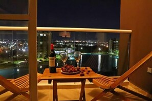 Outdoor dining - WOW Spectacular lagoon+Tours+Car Rental

 (apt J 701 Poligono Sur, Sm. 320,Cancún)