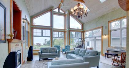 Lakefront Algoma Home w/ Deck, Grill & Fireplace