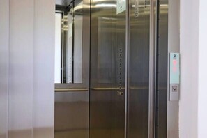 Interior - View And Access To A Lagoon~Kg Sz Bed, A/C, Wifi

 (apt M 302 Poligono Sur, Sm. 320,Cancún)