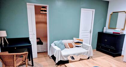 Heart of Sens: Central Oasis 1BR /Near Station