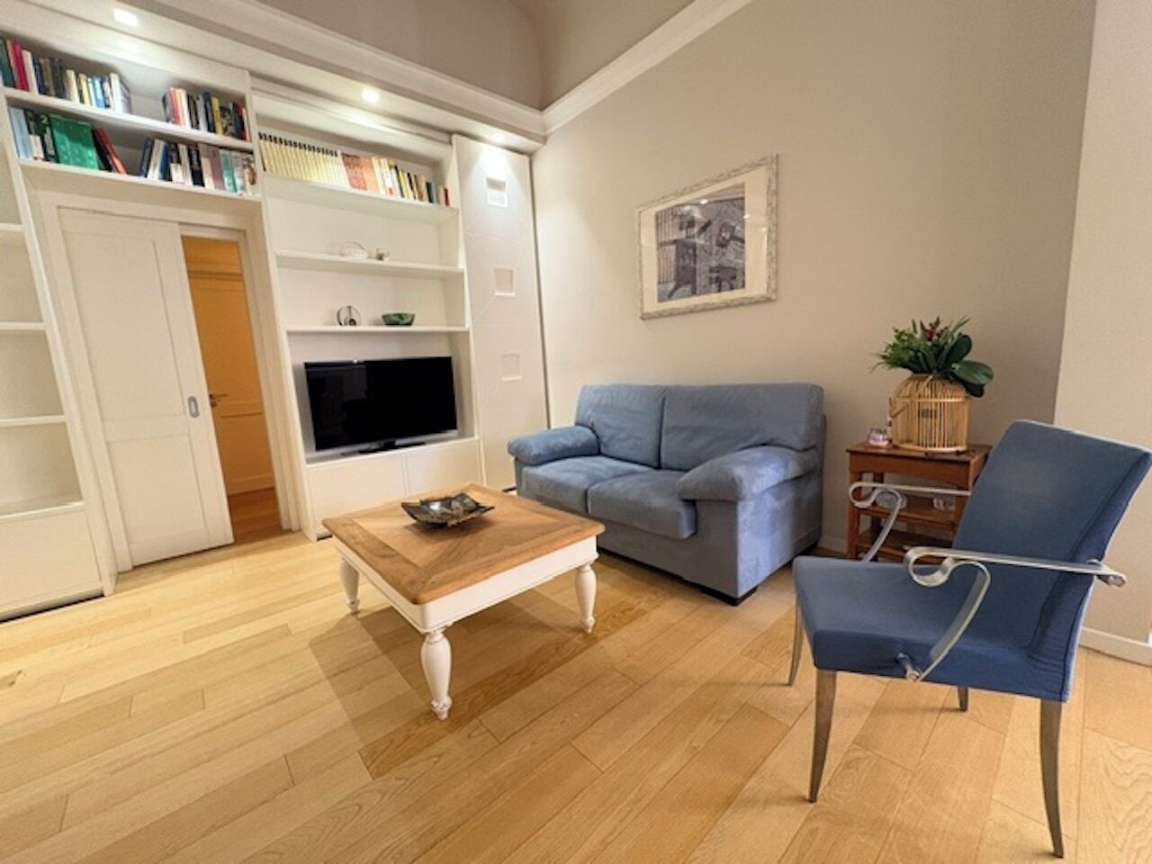 Superior Suite | Living area | 40-inch Smart TV with cable channels