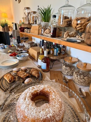 Free daily buffet breakfast  - DIMORA di ACANTO - Lecce (Lecce)