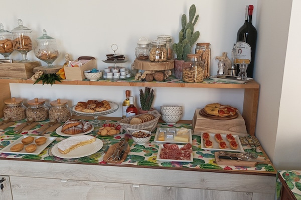 Café da manhã com buffet grátis todos os dias