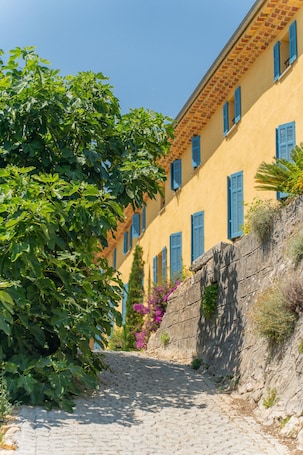 Front of property. Domaine de la Cascade Parfumée