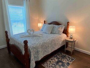 3 bedrooms, iron/ironing board, WiFi, bed sheets