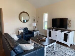 Living area - The Blue Crab (Galveston)