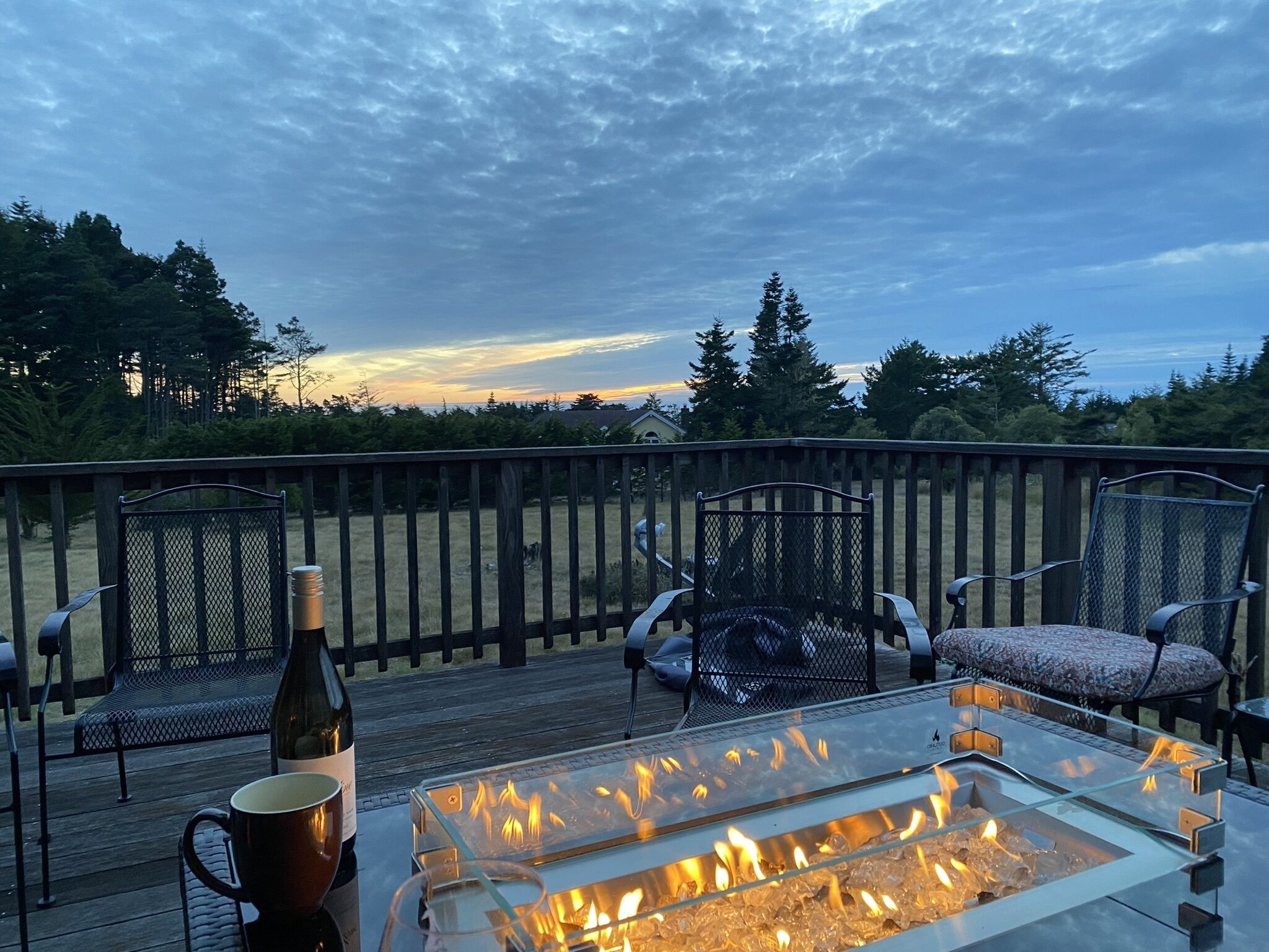 TABLETOP FIRE PIT WITH SEATING AREA