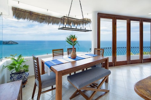 Villa Esperanza - Luxury 4BD/4.5BA with Ocean Views