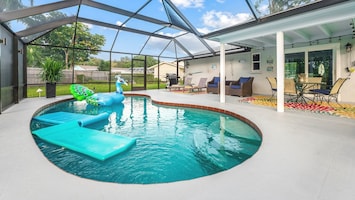 Screened Pool and Patio Oasis