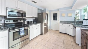 Unclassified image, 5 of 44, button - TWO BEDROOM/TWO BATH, SPARKLING HEATED POOL, MINUTES TO IMG and  ANNA MARIA ISLAND! (Bradenton)