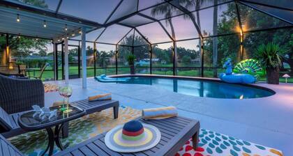 TWO BEDROOM/TWO BATH, SPARKLING HEATED POOL, MINUTES TO IMG and ANNA MARIA...
