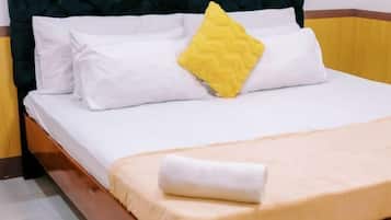 1 quarto, ferros/tábuas de passar roupa, roupa de cama