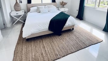 3 bedrooms, desk, iron/ironing board, travel cot