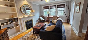 Smart TV, fireplace