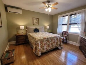 1 bedroom, desk, iron/ironing board, free WiFi - Historic Grove Park Rental - Apt #2 (Asheville)
